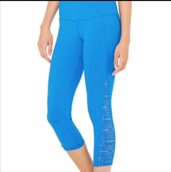 Alo blue lazer cut out capri yoga leggings - Picture 2 of 6